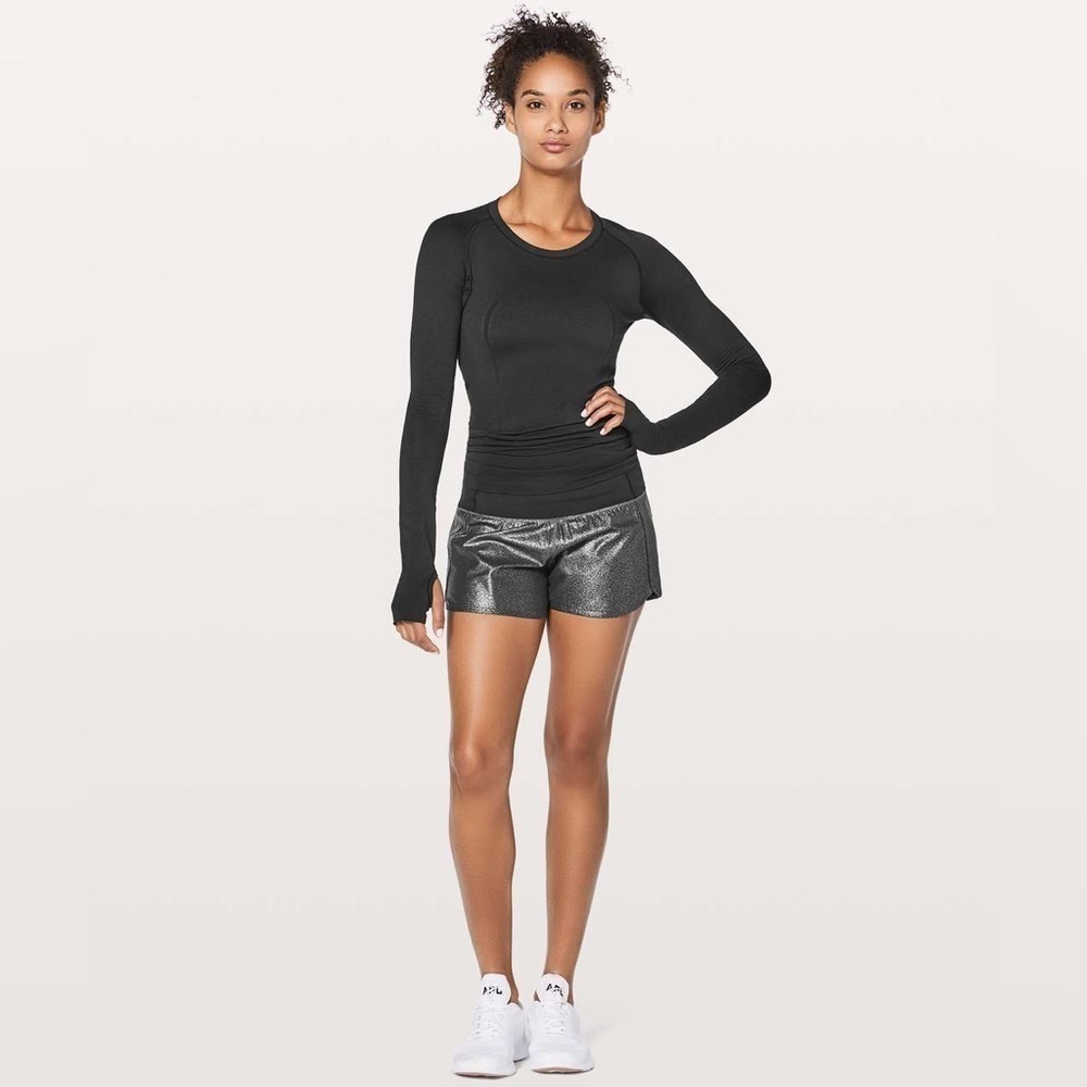 Lululemon Run Times Short II 4" Luminosity Foil Print Black Silver/ Black Size 4